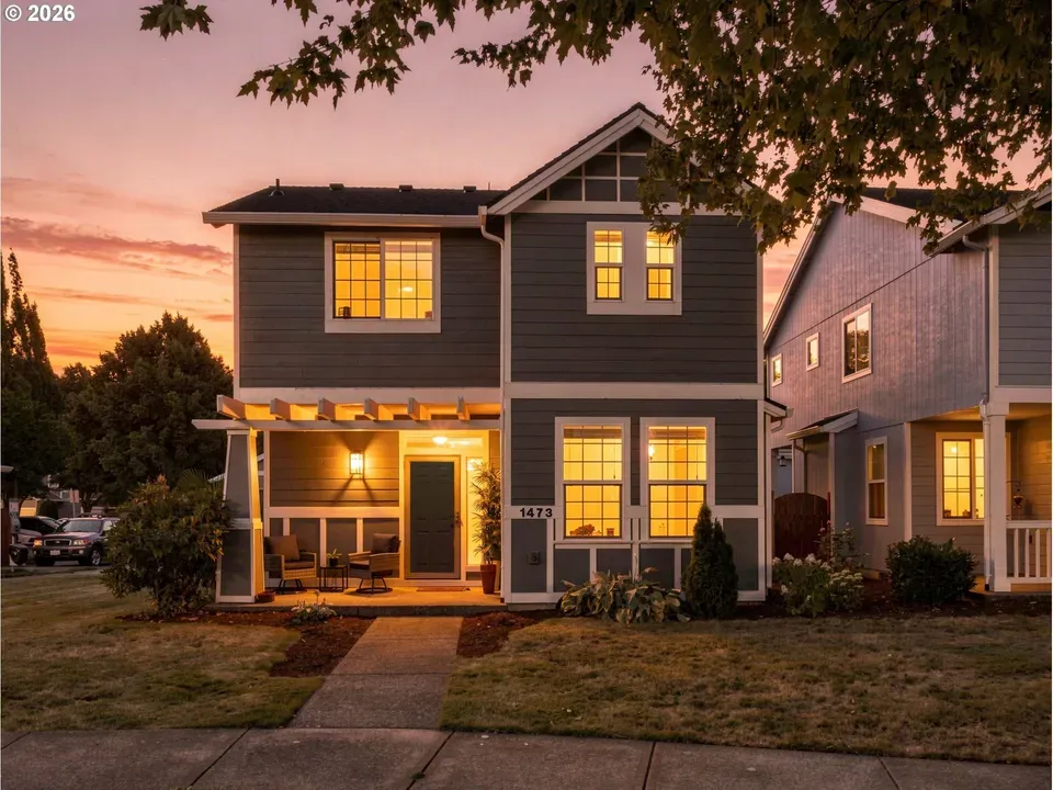 3 Bed 2 Bath Established Contemporary Home in Hillsboro, OR - 2