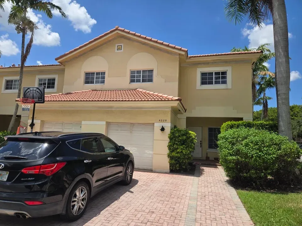 3 Bed 2 Bath Established Contemporary Home in Hollywood, FL - 1