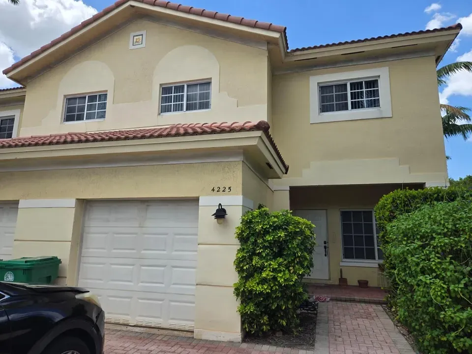 3 Bed 2 Bath Established Contemporary Home in Hollywood, FL - 2