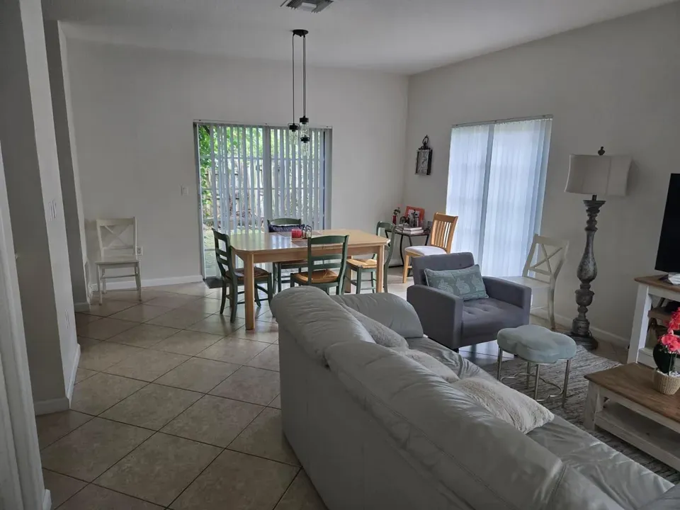 3 Bed 2 Bath Established Contemporary Home in Hollywood, FL - 3