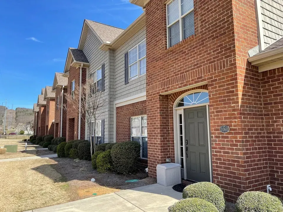 3 Bed 2 Bath Established Contemporary Home in Huntsville, AL - 3