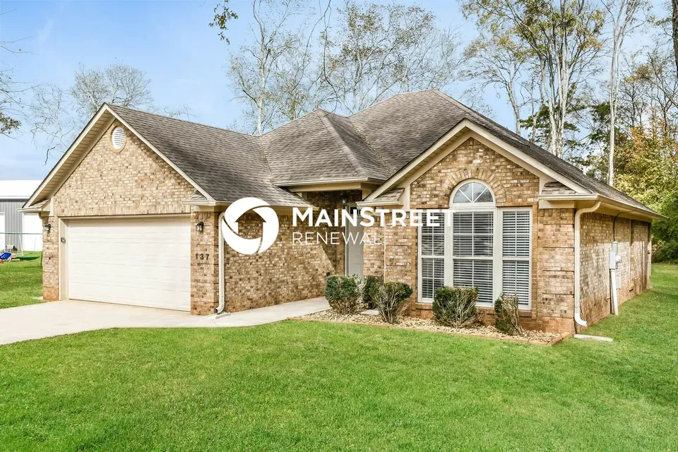 3 Bed 2 Bath Established Contemporary Home in Huntsville, AL - 2