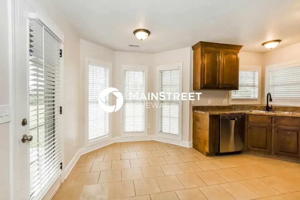 3 Bed 2 Bath Established Contemporary Home in Huntsville, AL - 5