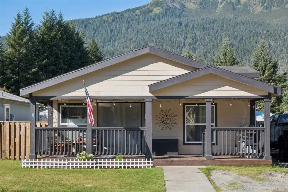 3 Bed 2 Bath Established Contemporary Home in Juneau, AK