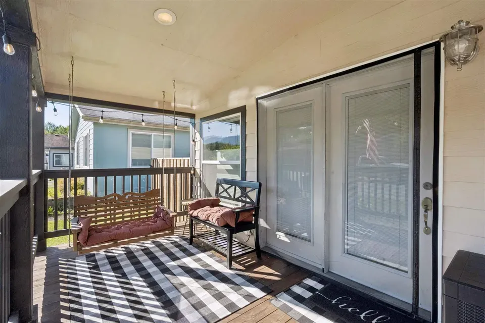 3 Bed 2 Bath Established Contemporary Home in Juneau, AK - 2