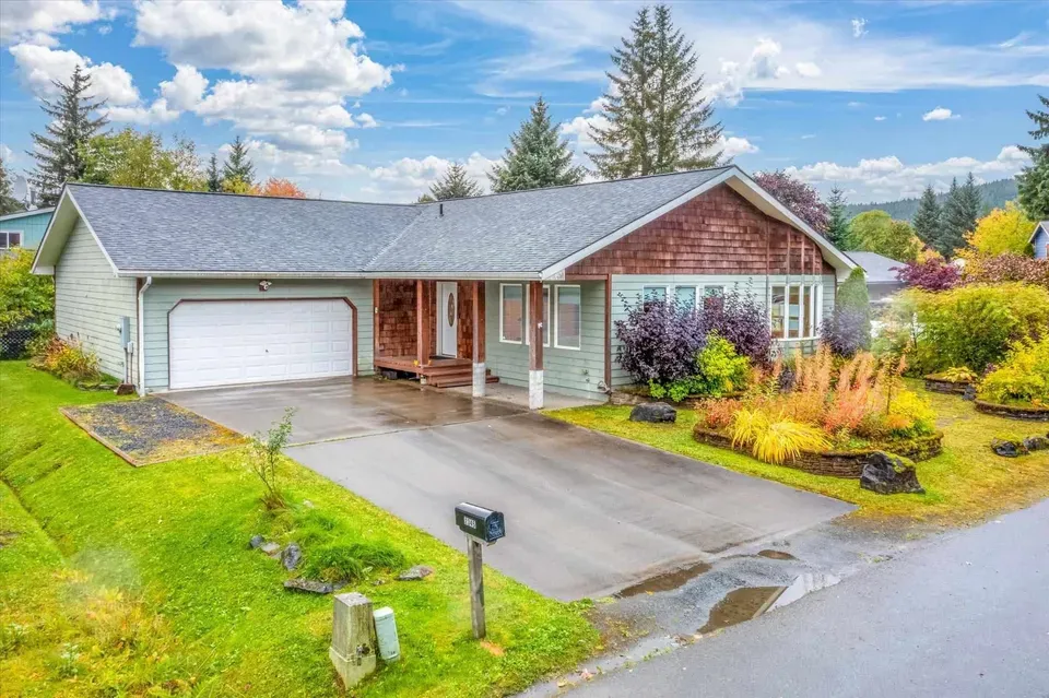 3 Bed 2 Bath Established Contemporary Home in Juneau, AK