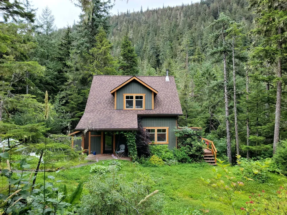 3 Bed 2 Bath Established Contemporary Home in Juneau, AK