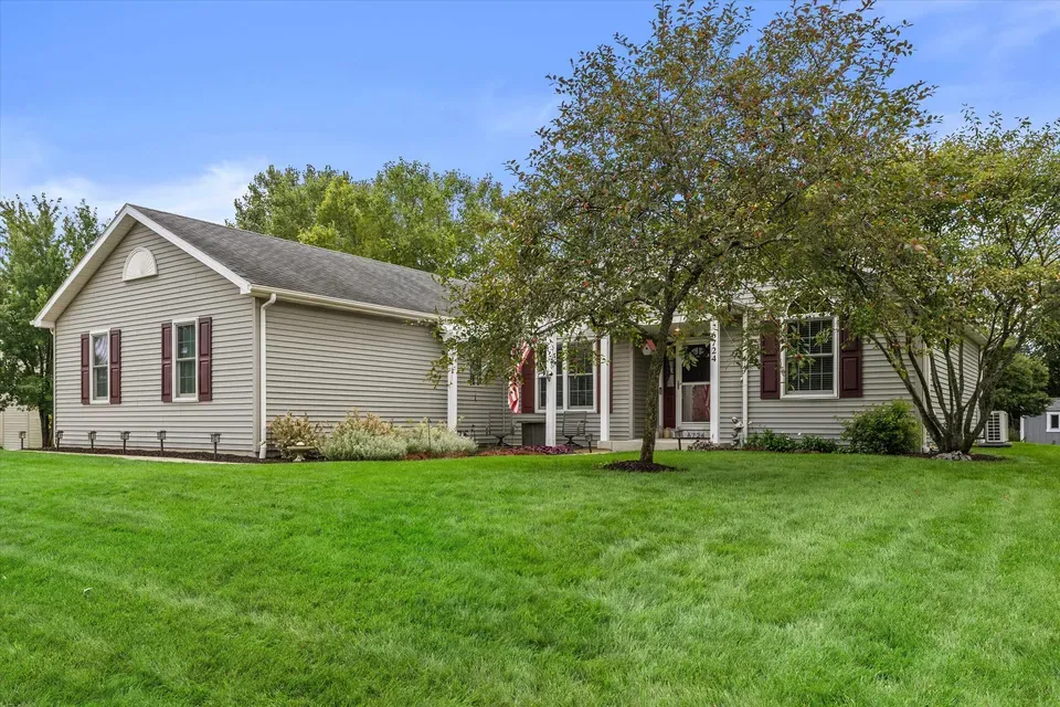 3 Bed 2 Bath Established Contemporary Home in Kenosha, WI - 2