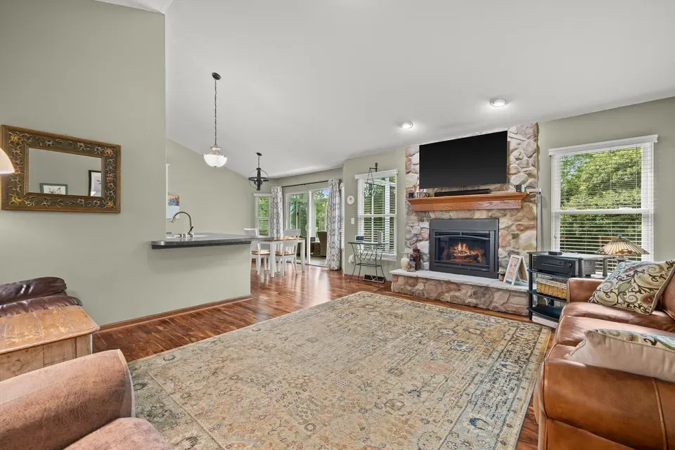 3 Bed 2 Bath Established Contemporary Home in Kenosha, WI - 5
