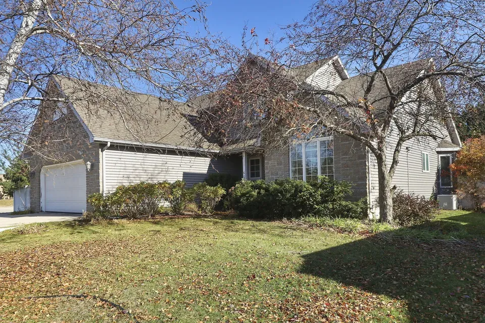 3 Bed 2 Bath Established Contemporary Home in Kenosha, WI
