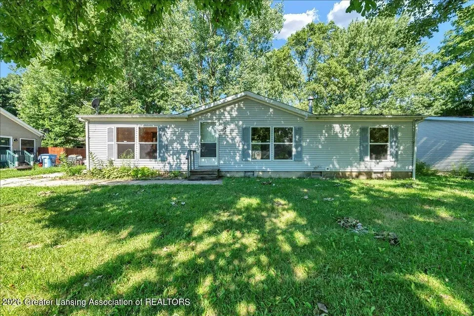 3 Bed 2 Bath Established Contemporary Home in Lansing, MI - 1