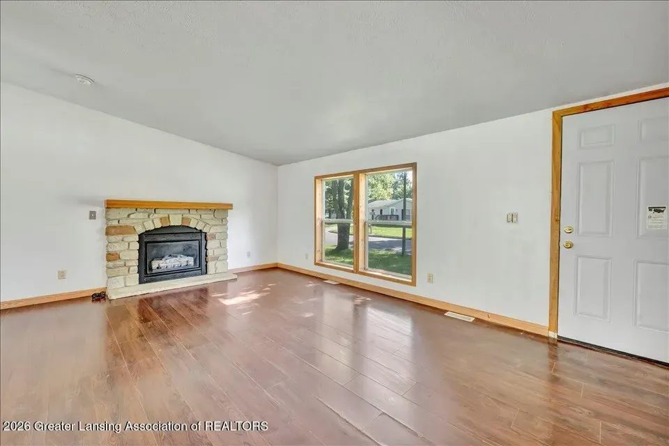 3 Bed 2 Bath Established Contemporary Home in Lansing, MI - 2