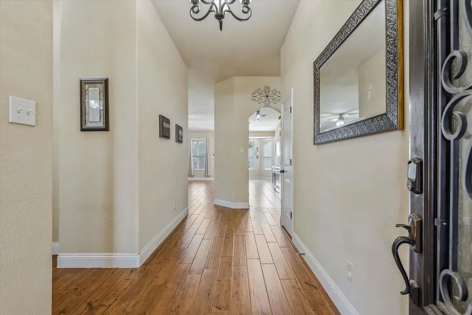 3 Bed 2 Bath Established Contemporary Home in League City, TX - 2