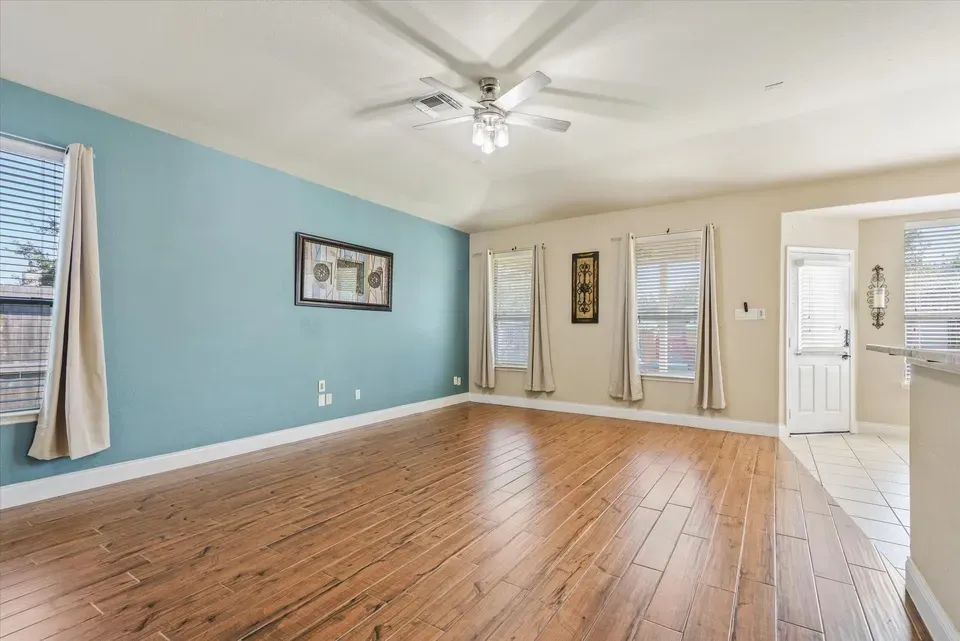 3 Bed 2 Bath Established Contemporary Home in League City, TX - 3