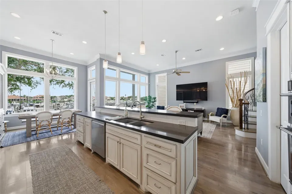 3 Bed 2 Bath Established Contemporary Home in League City, TX - 4