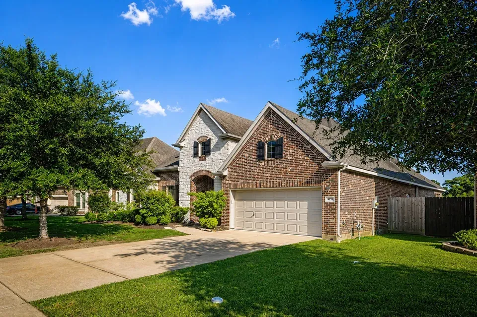 3 Bed 2 Bath Established Contemporary Home in League City, TX - 1