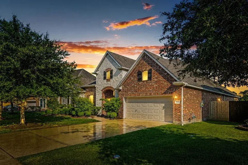 3 Bed 2 Bath Established Contemporary Home in League City, TX - 2