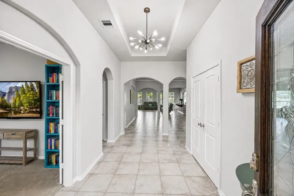 3 Bed 2 Bath Established Contemporary Home in League City, TX - 5