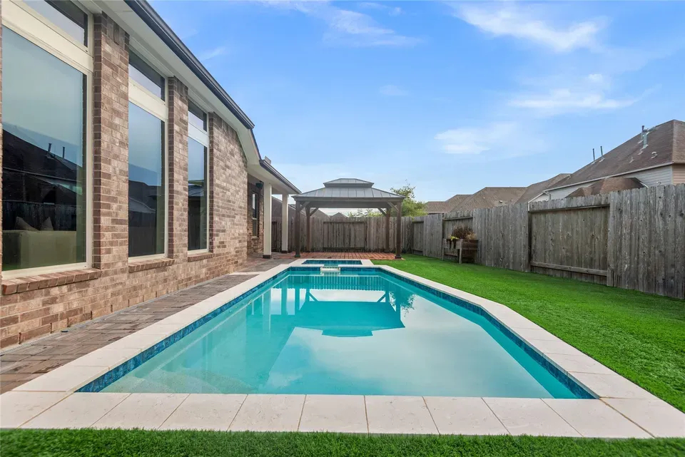 3 Bed 2 Bath Established Contemporary Home in League City, TX