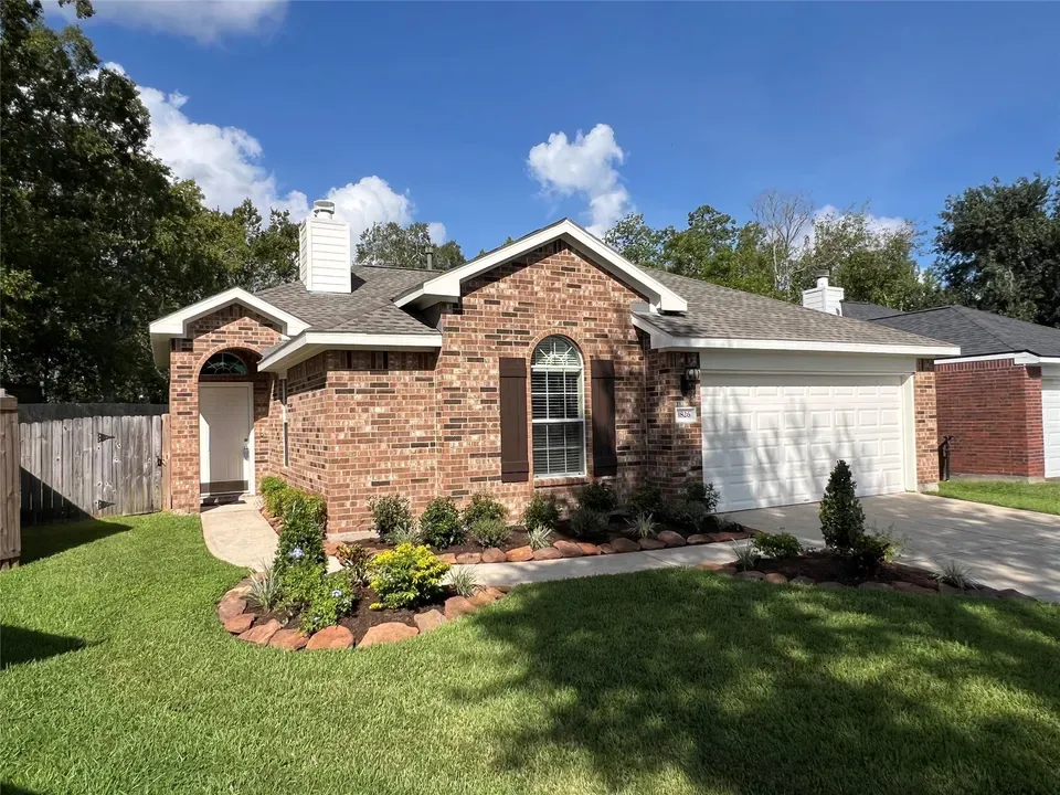 3 Bed 2 Bath Established Contemporary Home in League City, TX