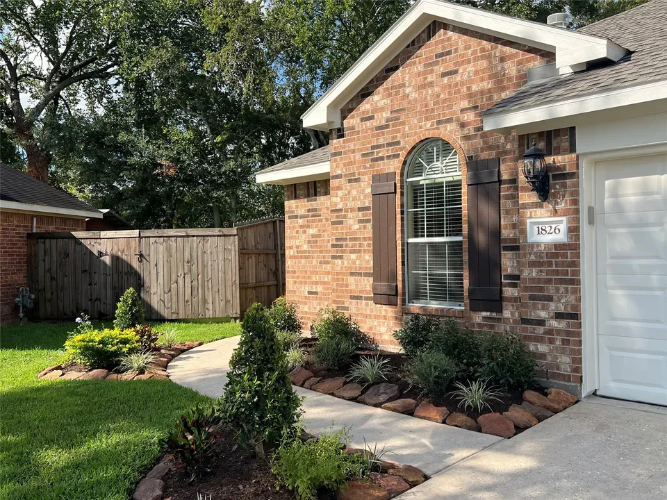 3 Bed 2 Bath Established Contemporary Home in League City, TX - 3