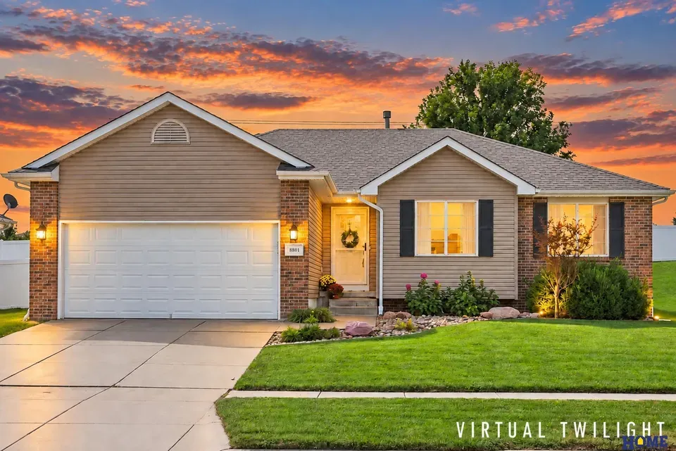 3 Bed 2 Bath Established Contemporary Home in Lincoln, NE - 1