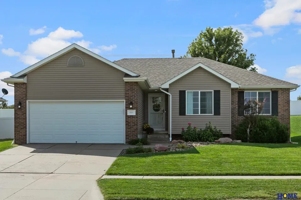 3 Bed 2 Bath Established Contemporary Home in Lincoln, NE - 2