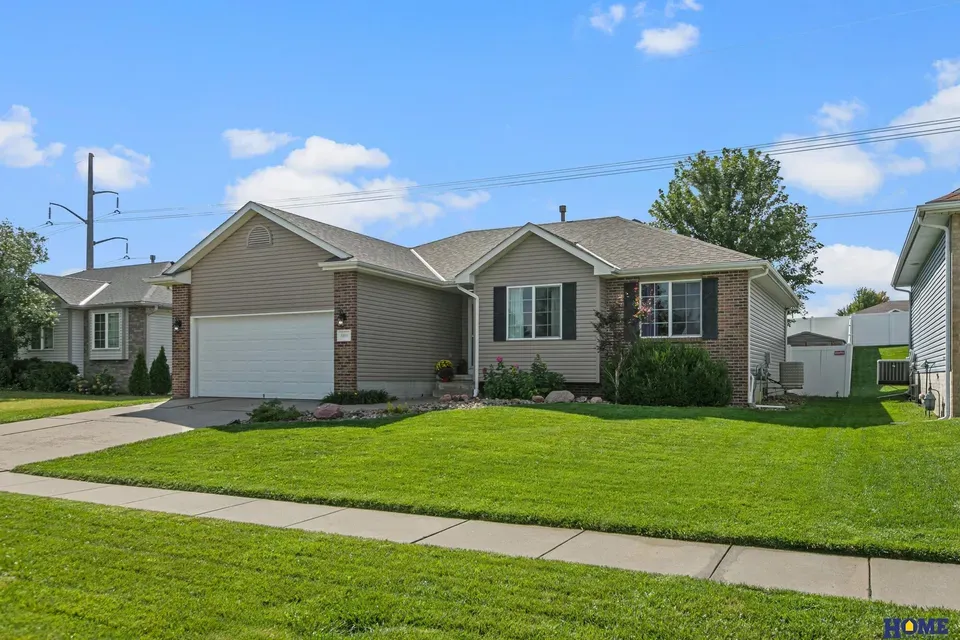 3 Bed 2 Bath Established Contemporary Home in Lincoln, NE - 3