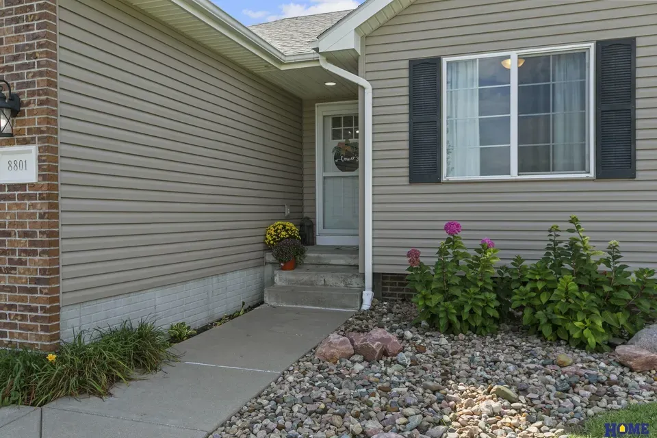 3 Bed 2 Bath Established Contemporary Home in Lincoln, NE - 4