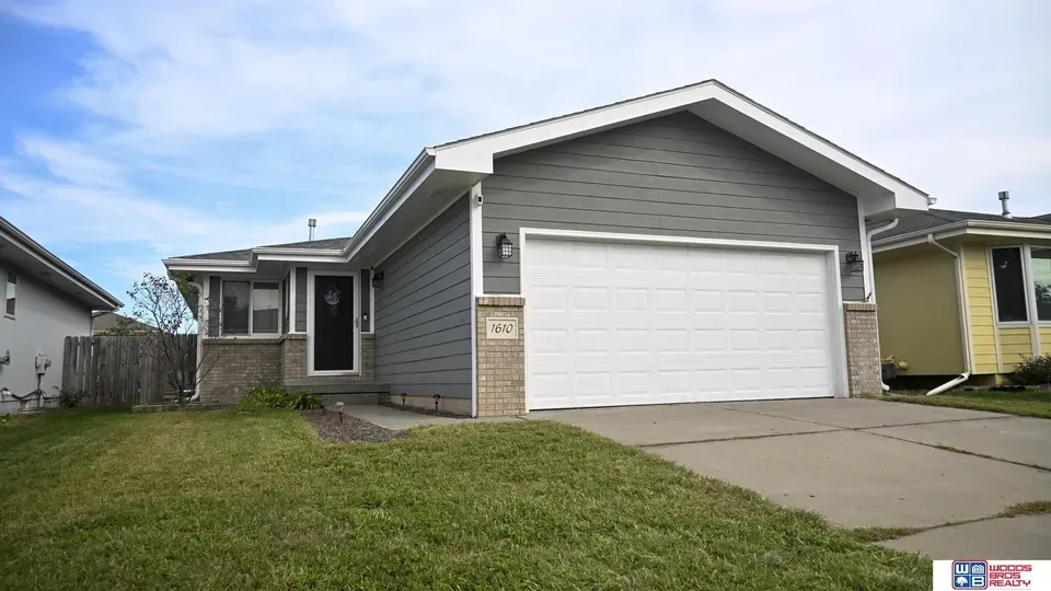 3 Bed 2 Bath Established Contemporary Home in Lincoln, NE - 1