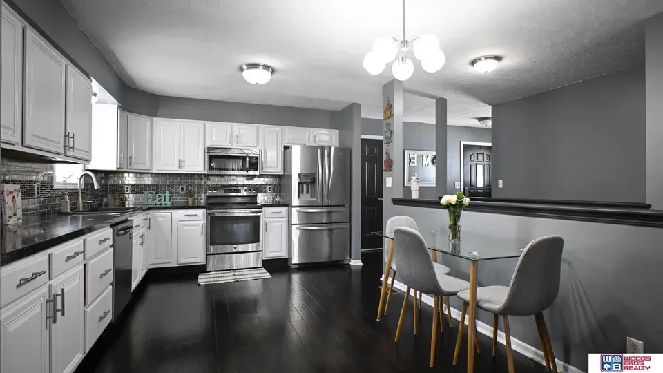 3 Bed 2 Bath Established Contemporary Home in Lincoln, NE - 2