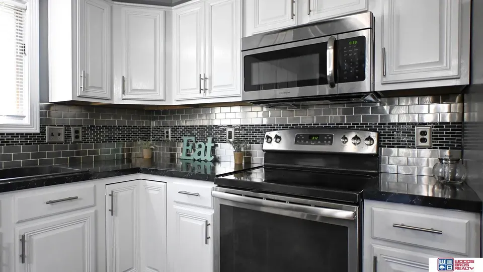 3 Bed 2 Bath Established Contemporary Home in Lincoln, NE - 4