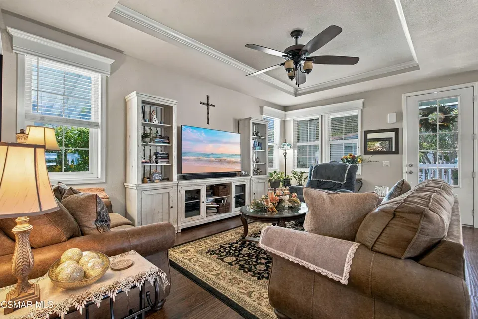 3 Bed 2 Bath Established Contemporary Home in Los Angeles, CA - 4