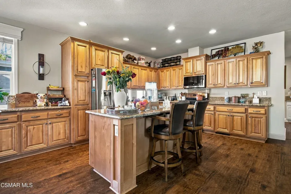 3 Bed 2 Bath Established Contemporary Home in Los Angeles, CA - 5