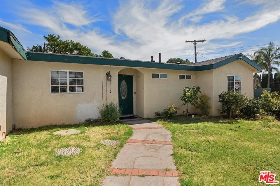 3 Bed 2 Bath Established Contemporary Home in Los Angeles, CA - 3