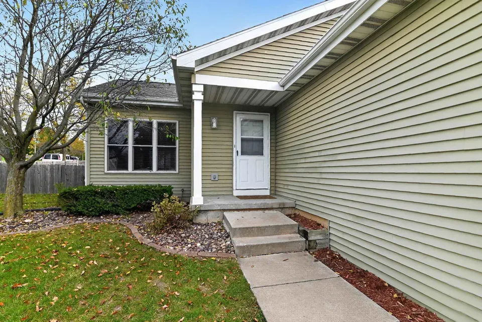3 Bed 2 Bath Established Contemporary Home in Madison, WI - 5