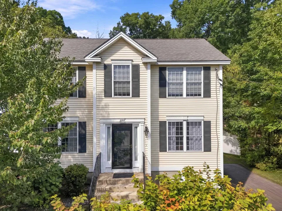 3 Bed 2 Bath Established Contemporary Home in Manchester, NH - 2