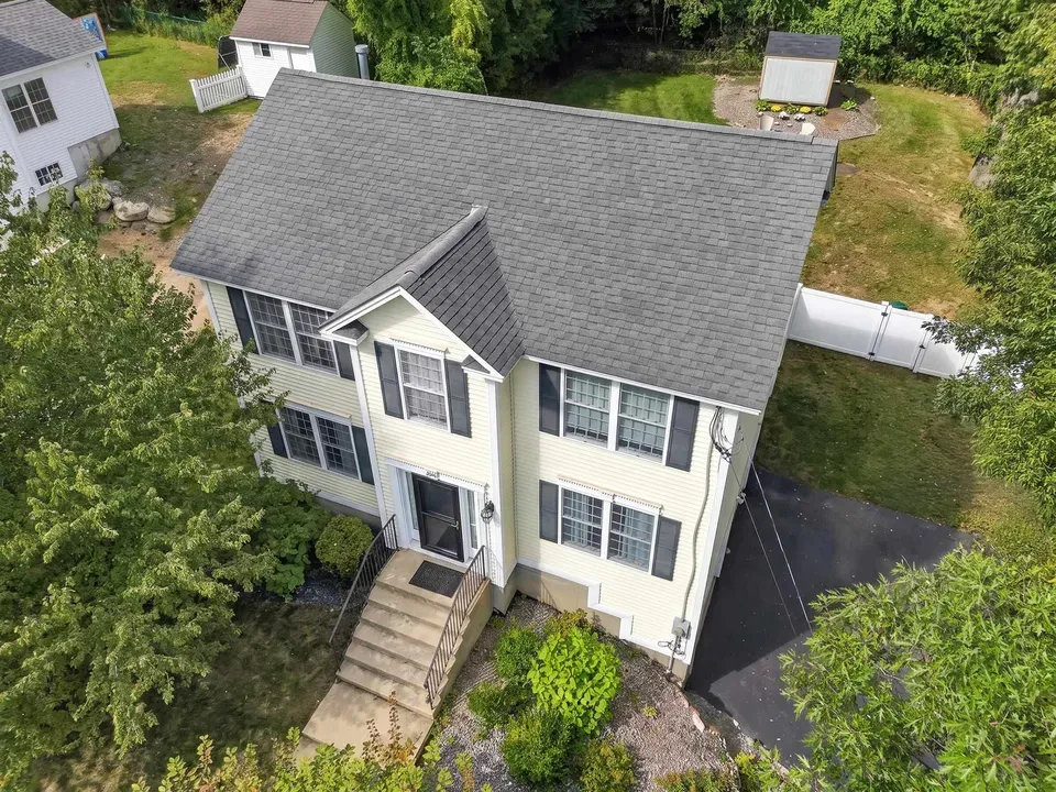 3 Bed 2 Bath Established Contemporary Home in Manchester, NH - 3