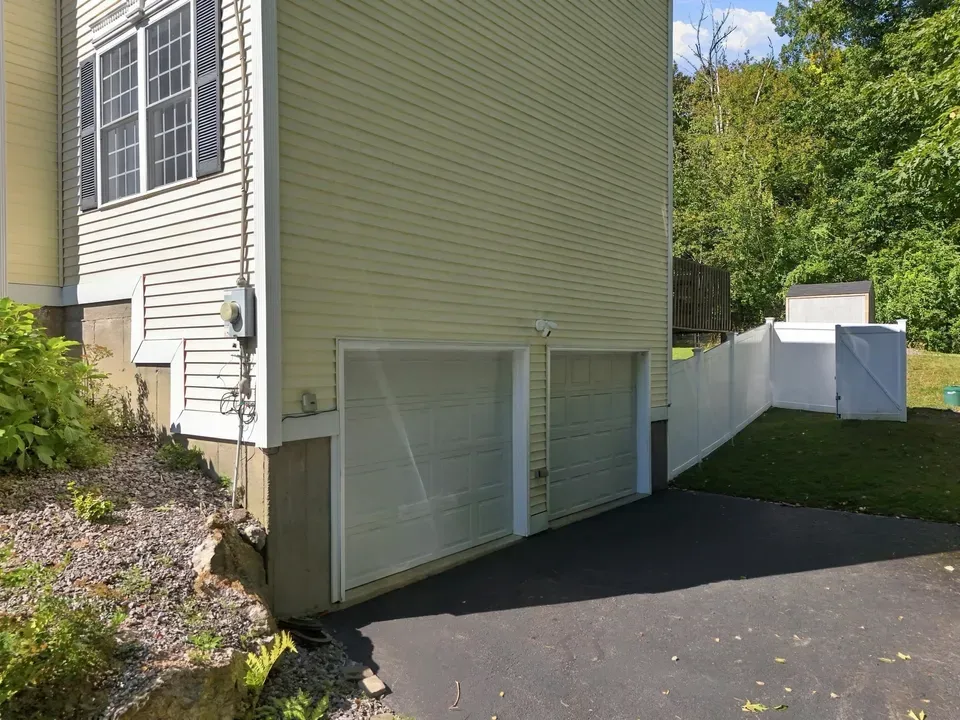 3 Bed 2 Bath Established Contemporary Home in Manchester, NH - 4