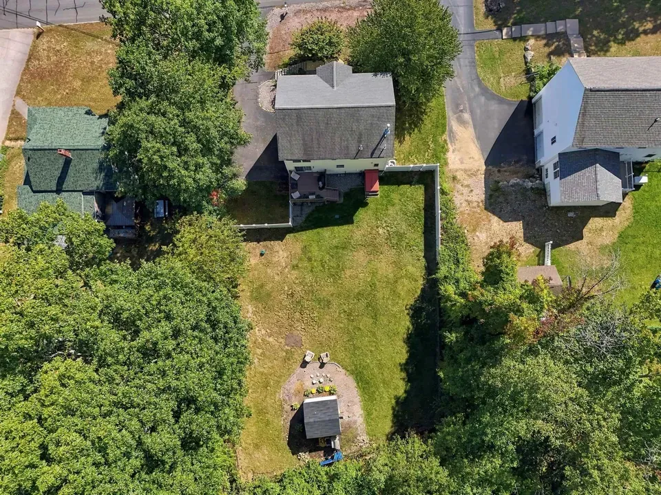3 Bed 2 Bath Established Contemporary Home in Manchester, NH - 5