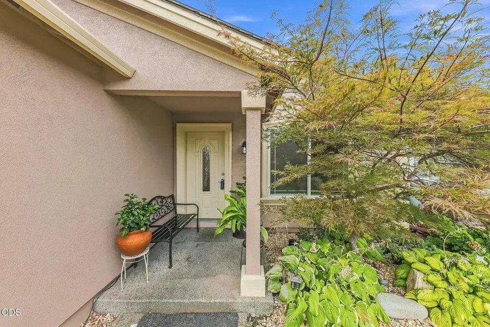 3 Bed 2 Bath Established Contemporary Home in Medford, OR - 4