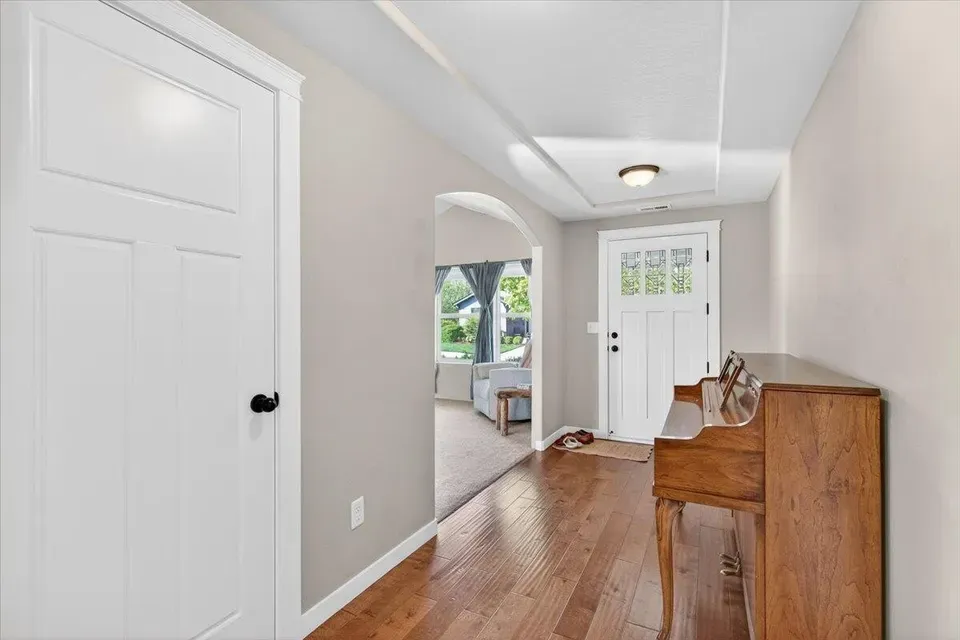 3 Bed 2 Bath Established Contemporary Home in Medford, OR - 3
