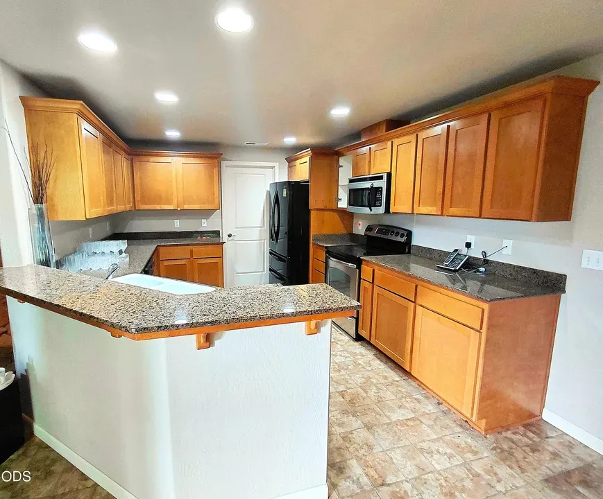 3 Bed 2 Bath Established Contemporary Home in Medford, OR - 3