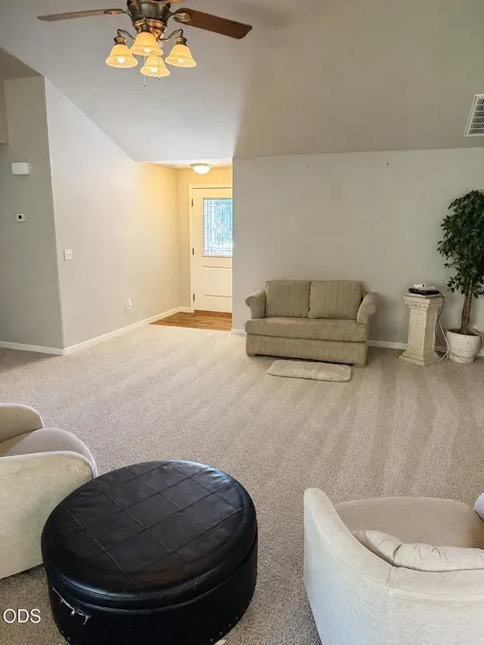 3 Bed 2 Bath Established Contemporary Home in Medford, OR - 4