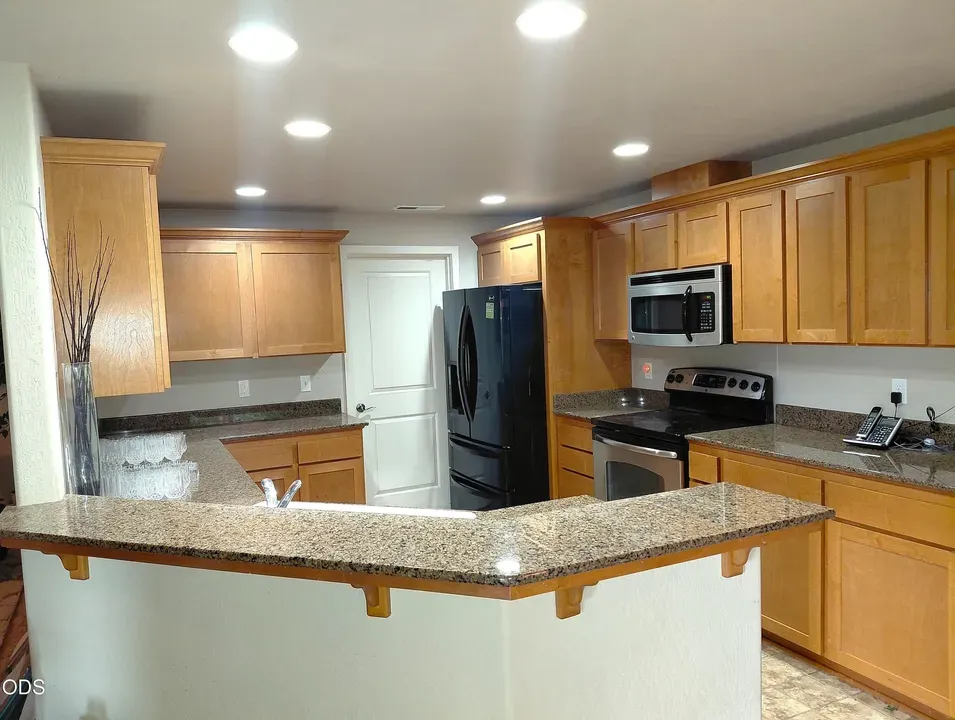 3 Bed 2 Bath Established Contemporary Home in Medford, OR - 5