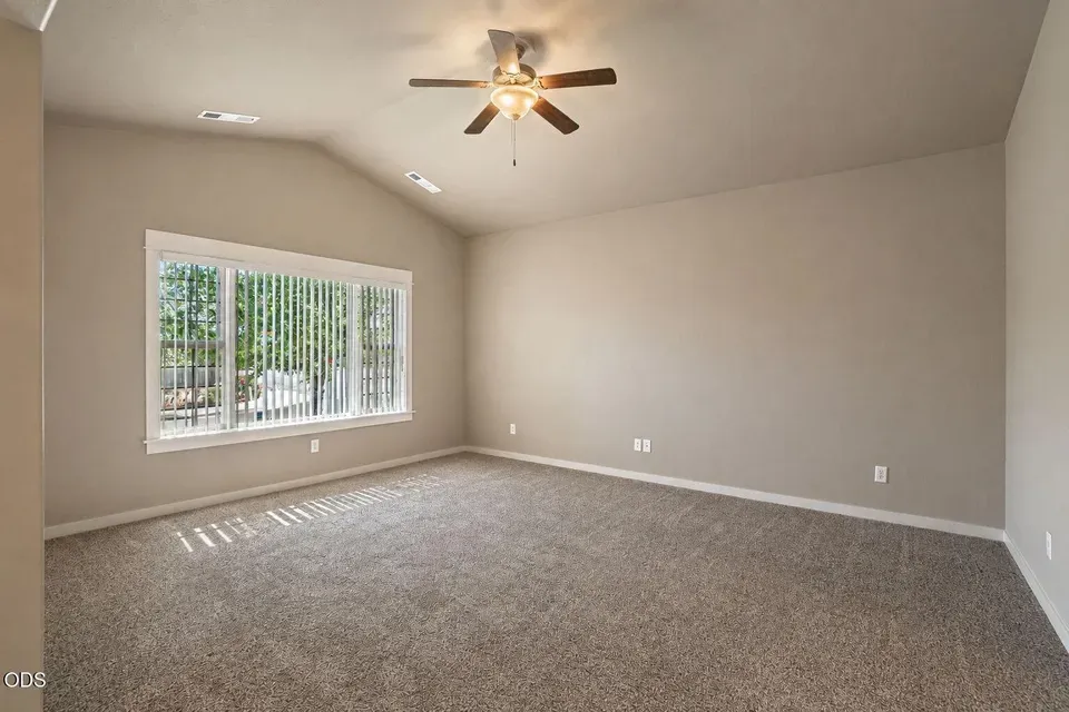 3 Bed 2 Bath Established Contemporary Home in Medford, OR - 4
