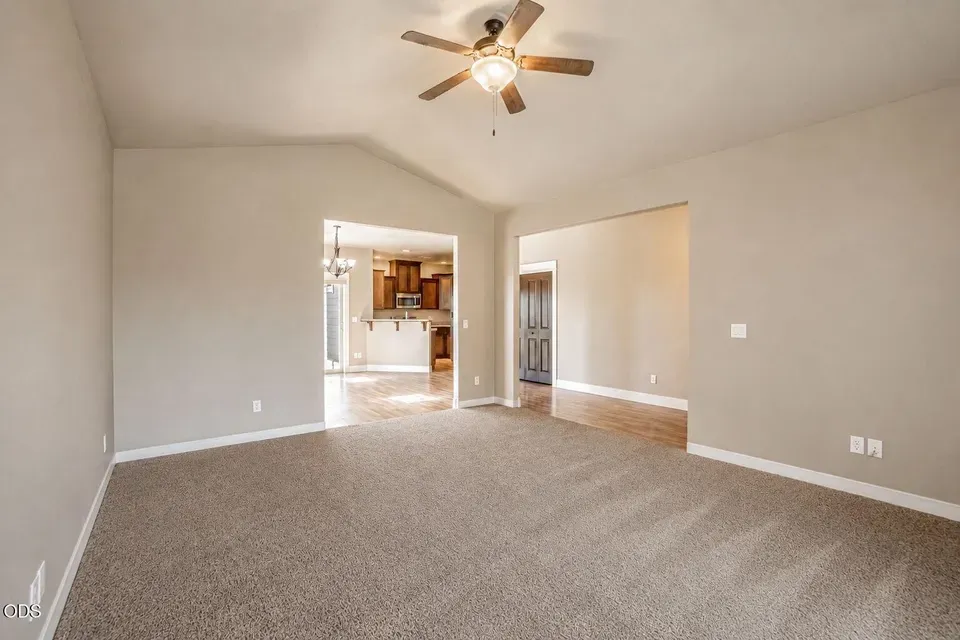 3 Bed 2 Bath Established Contemporary Home in Medford, OR - 5