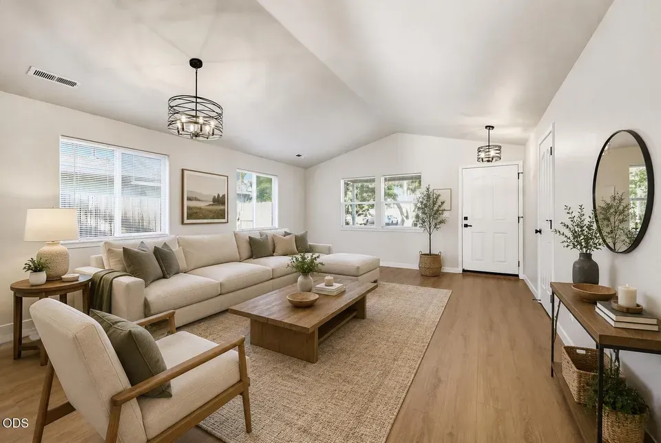 3 Bed 2 Bath Established Contemporary Home in Medford, OR - 5