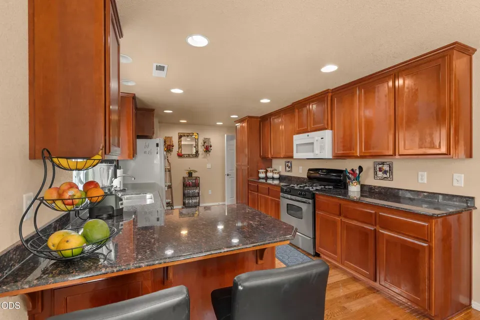 3 Bed 2 Bath Established Contemporary Home in Medford, OR - 5