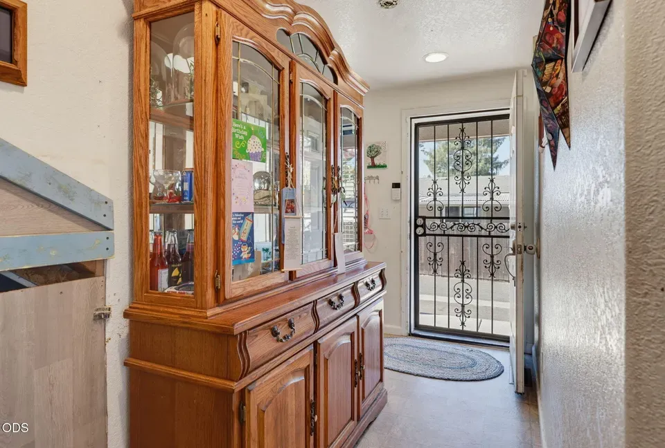 3 Bed 2 Bath Established Contemporary Home in Medford, OR - 2